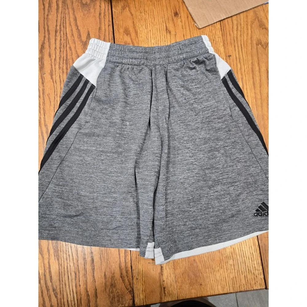 Adidas Climalite Boys Gray Athletic Shorts Size L 14-16 Mesh Lined 3 Stripe